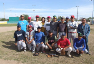 Equipo La Lozano en el softbol dominical de Bellavista.