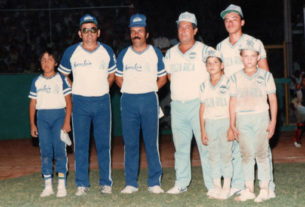 Managers y coaches de Contry y Veracruz en el campeonato nacional de ligas pequeñas categoría menor de 1986