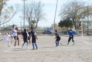 Dinos ante Deportivo Santa Cruz en el futbol municipal de segunda fuerza
