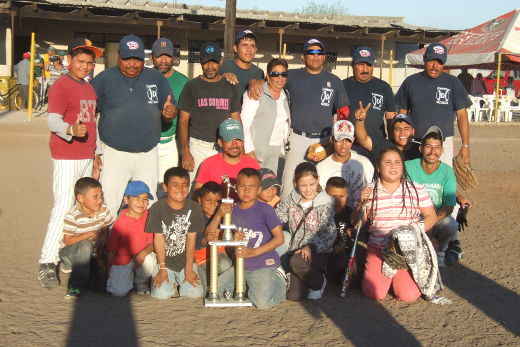 Equipo Diamantes de Vallecillo en el softbol del Club Sertoma