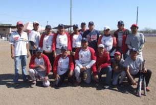 Equipo Tiburones del softbol del Club Sertoma