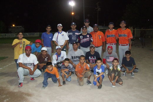 Equipo Vallecillo del torneo nocturno de softbol