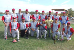 Equipo Cárdenas Trucking en el softbol sabatino