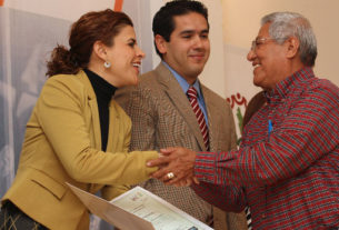 Entrega de la Licencia de Operación a la Casa Hogar Oasis de los Niños