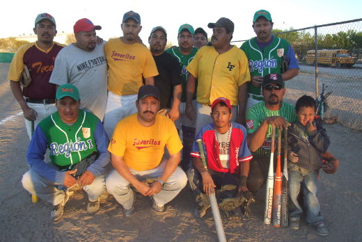 Equipo Bustamante en el softbol sabatino