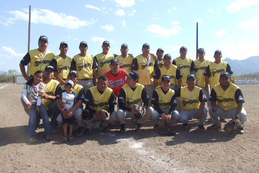 Equipo Cerveceros del torneo de softbol del Club Sertoma
