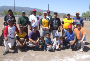 Equipo Fantasmas en el softbol del Club Sertoma