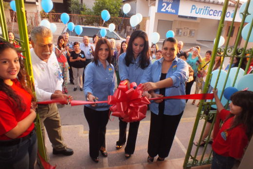 Corte del listón inaugural del Centro APANIAS