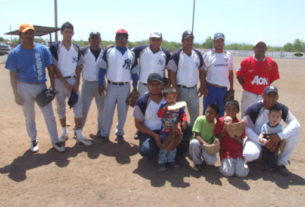 Equipo Yankees en el softbol del Club Sertoma