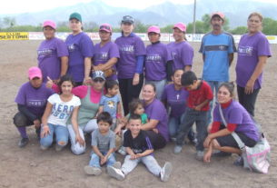 Equipo Pioneras de Vallecillo en el softbol femenil