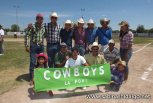 Equipo Cowboys en el softbol municipal de Bellavista