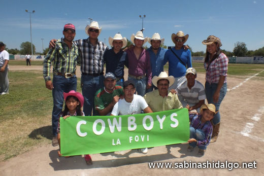 Equipo Cowboys en el softbol municipal de Bellavista