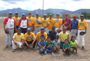 Equipo Tiburones del softbol del Club Sertoma