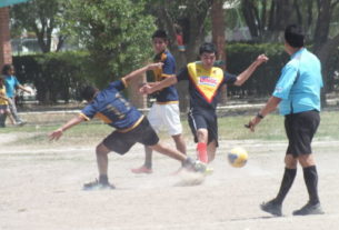 Panteras enfrentando a Curtidores en el futbol municipal de segunda fuerza