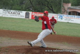 Rafael Corpus de Tiburones en la Liga de Beisbol San Nicolás