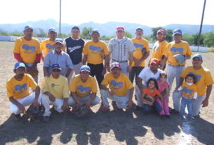 Equipo Tiburones en el softbol del Club Sertoma