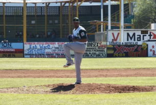 Julio Aquino de Tiburones en la Liga de Beisbol San Nicolás