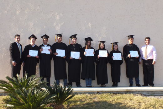 Estudiantes egresados de inglés en el Campus Sabinas de la UANL
