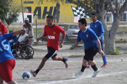 Fovissste enfrentando a Manchester en el futbol de segunda fuerza