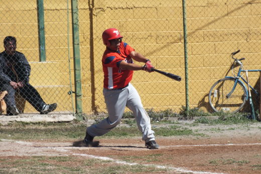 Alejandro Amaro de Tiburones en la Liga de Beisbol San Nicolás