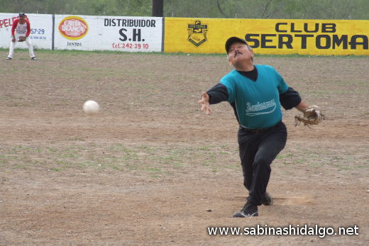 Nabor Soto de Ninis en el softbol del Club Sertoma