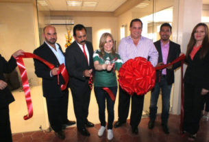 Corte de listón inaugural